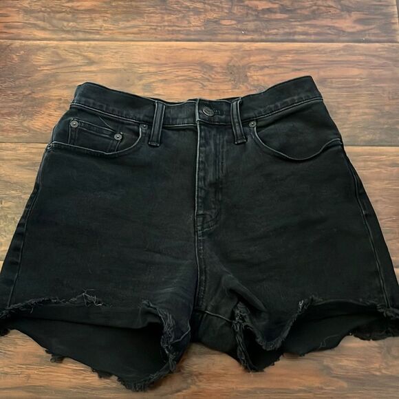 Madewell Distressed Black Distressed Raw Hem Shorts Contemporary Boho Casual - Picture 1 of 9